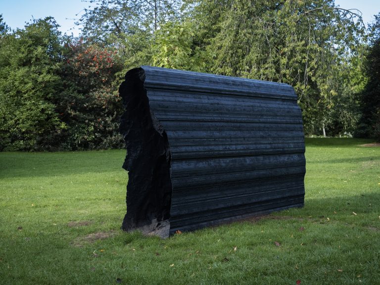 Simon Hitchens, Bearing Witness to Things Unseen, 2025. Frieze Sculpture 2025. Photo by Linda Nylind. Courtesy of Frieze